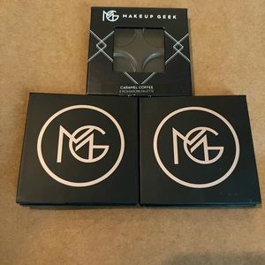 ✅Makeup Geek empty eyeshadow case.